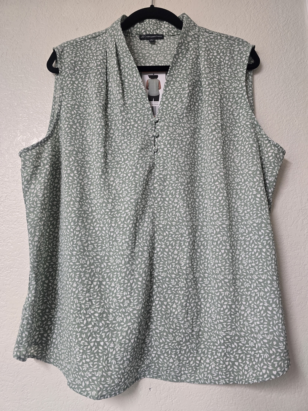Adrianna Papell Sleeveless V-Neck Blouse Green & White XXL